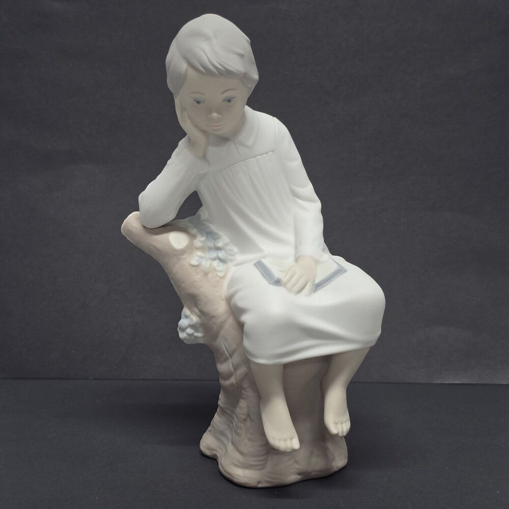 Lladro Little Boy Thinking Figurine Children in Nightshirts #4876 Jose Ruig
